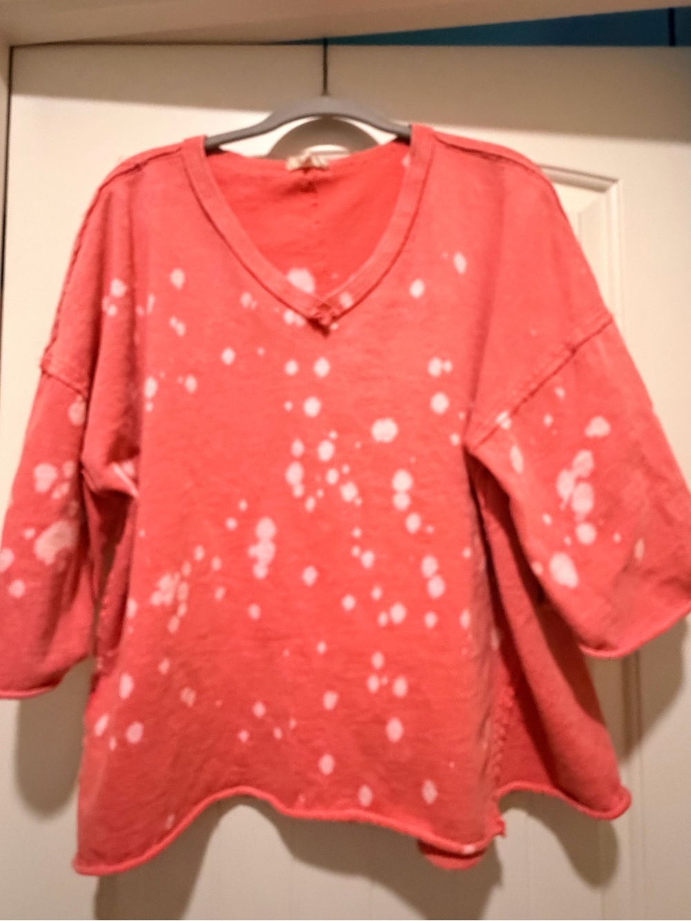 easel Coral Pink Bleach-Splatter V-Neck Pullover